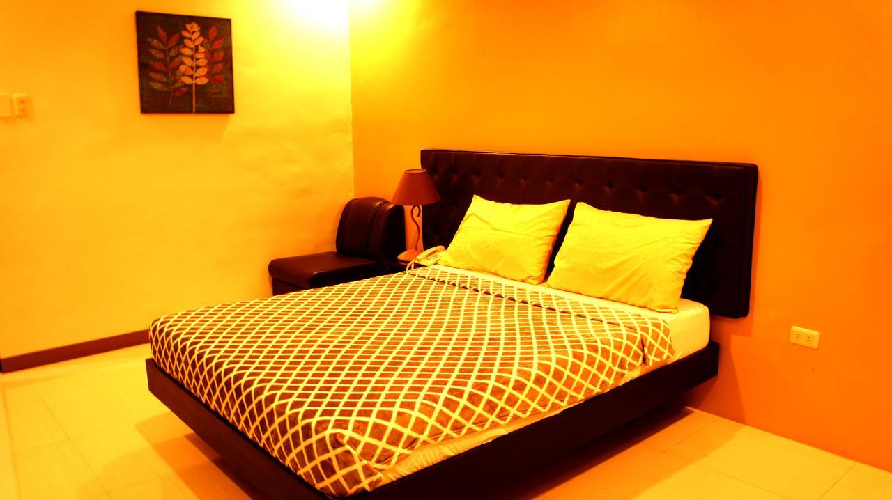 Urbantel Hotel Lucena Ngoại thất bức ảnh