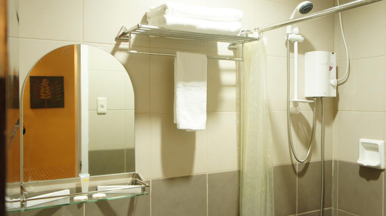 Urbantel Hotel Lucena Ngoại thất bức ảnh
