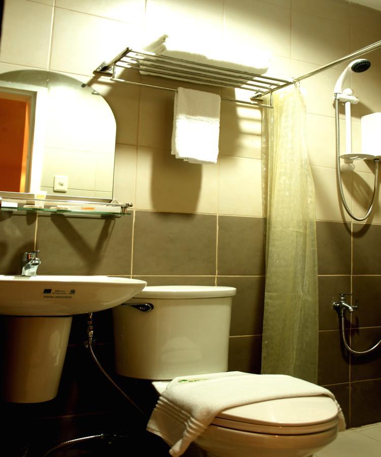 Urbantel Hotel Lucena Ngoại thất bức ảnh