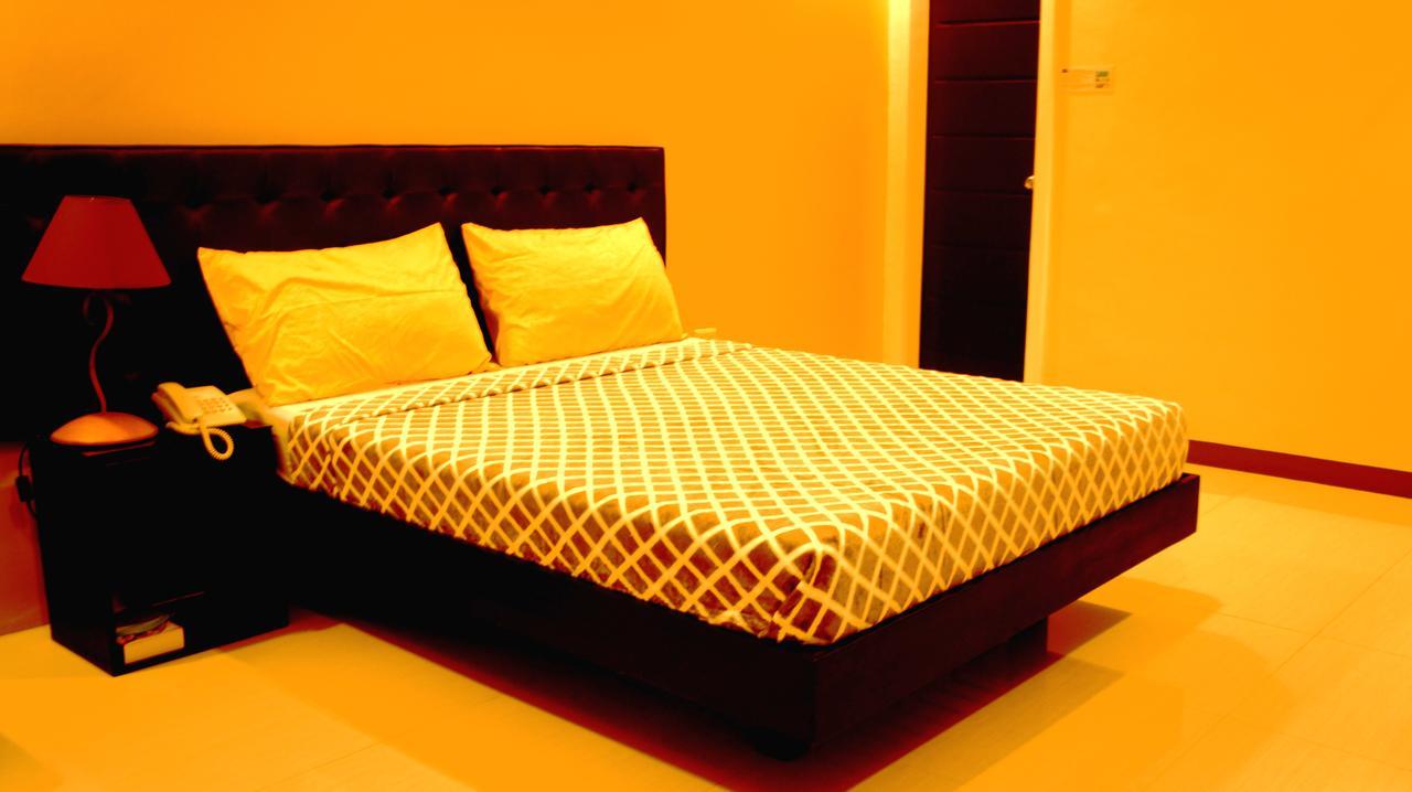 Urbantel Hotel Lucena Ngoại thất bức ảnh