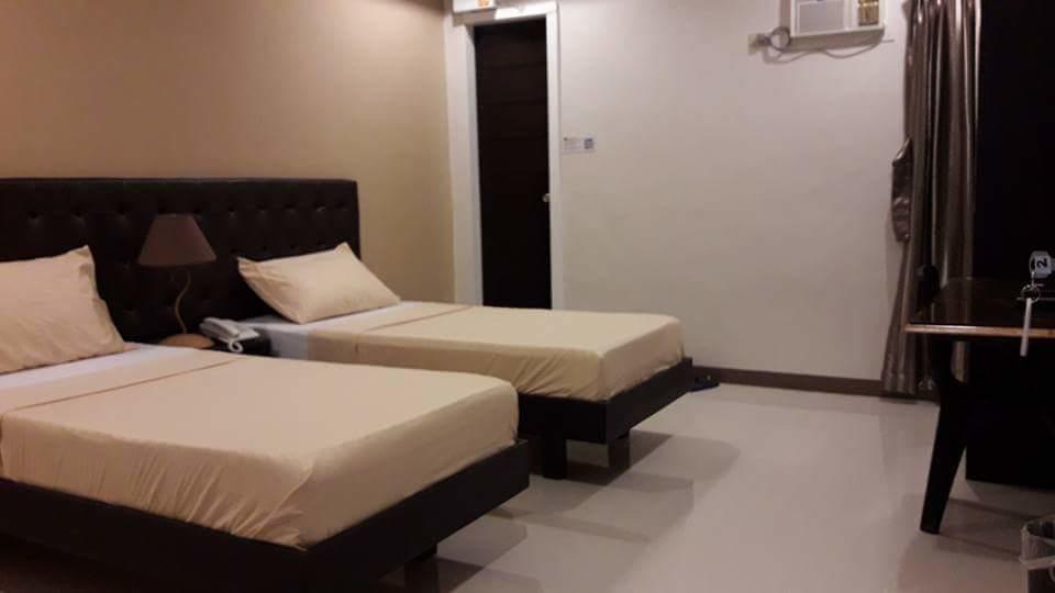 Urbantel Hotel Lucena Ngoại thất bức ảnh